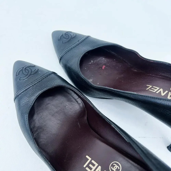 Chanel Black Leather CC Low Court Heels Mid 7 Round Toe 37.5 Career Work 6.5 - Picture 10 of 13